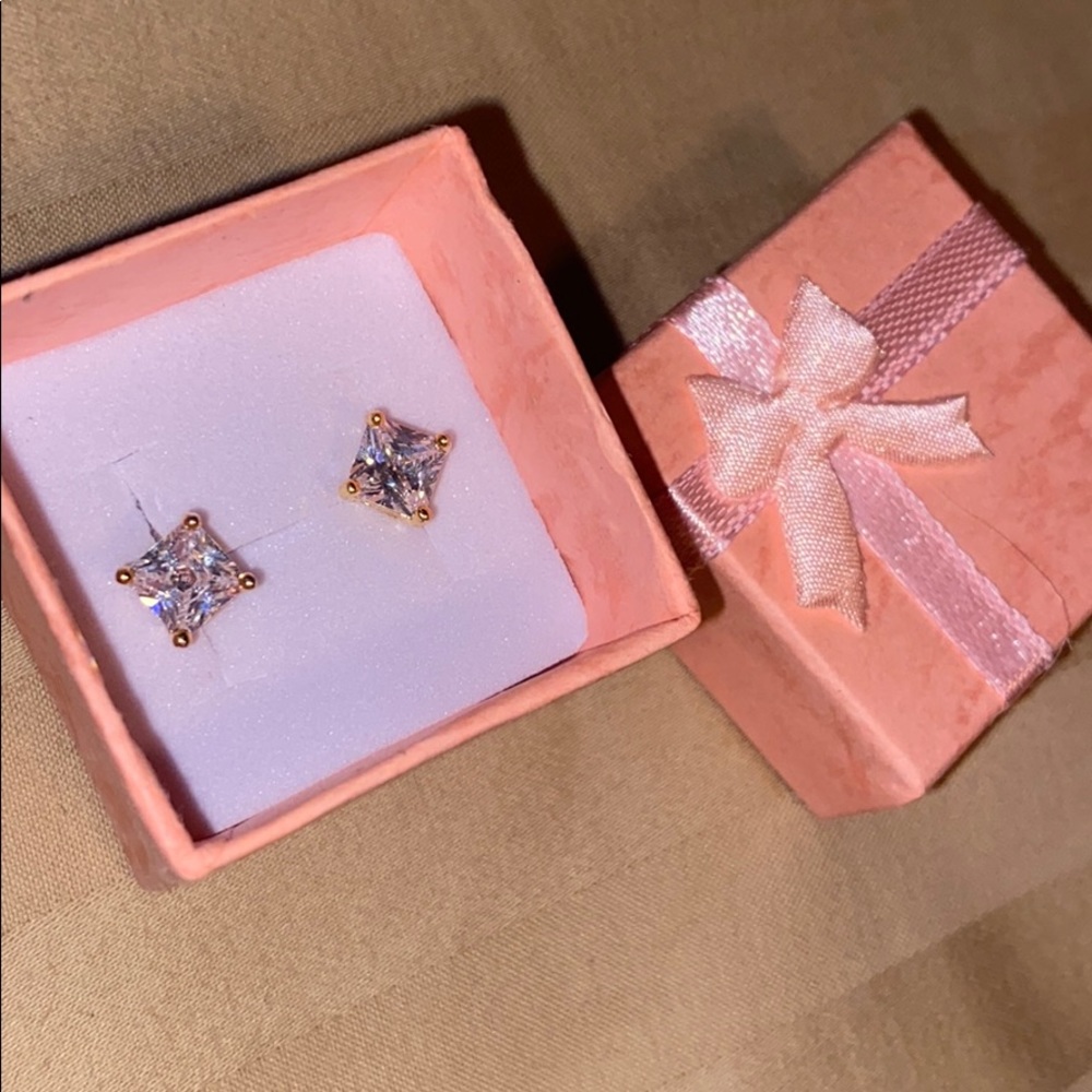 Earring studs